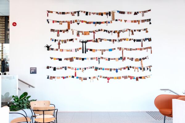 Foto av Hijab (Annual Protection) (2017) av Ahmer Umar på Alna bydelshus.