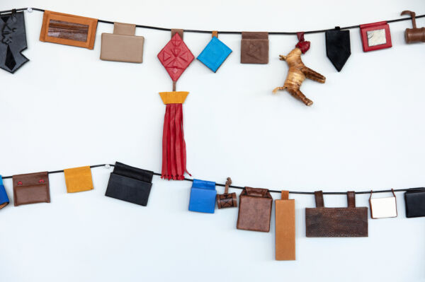 Detaljer av verket Hijab (Annual Protection)﻿, Ahmed Umar. Fotografert av Ingvild Brekke Myklebust