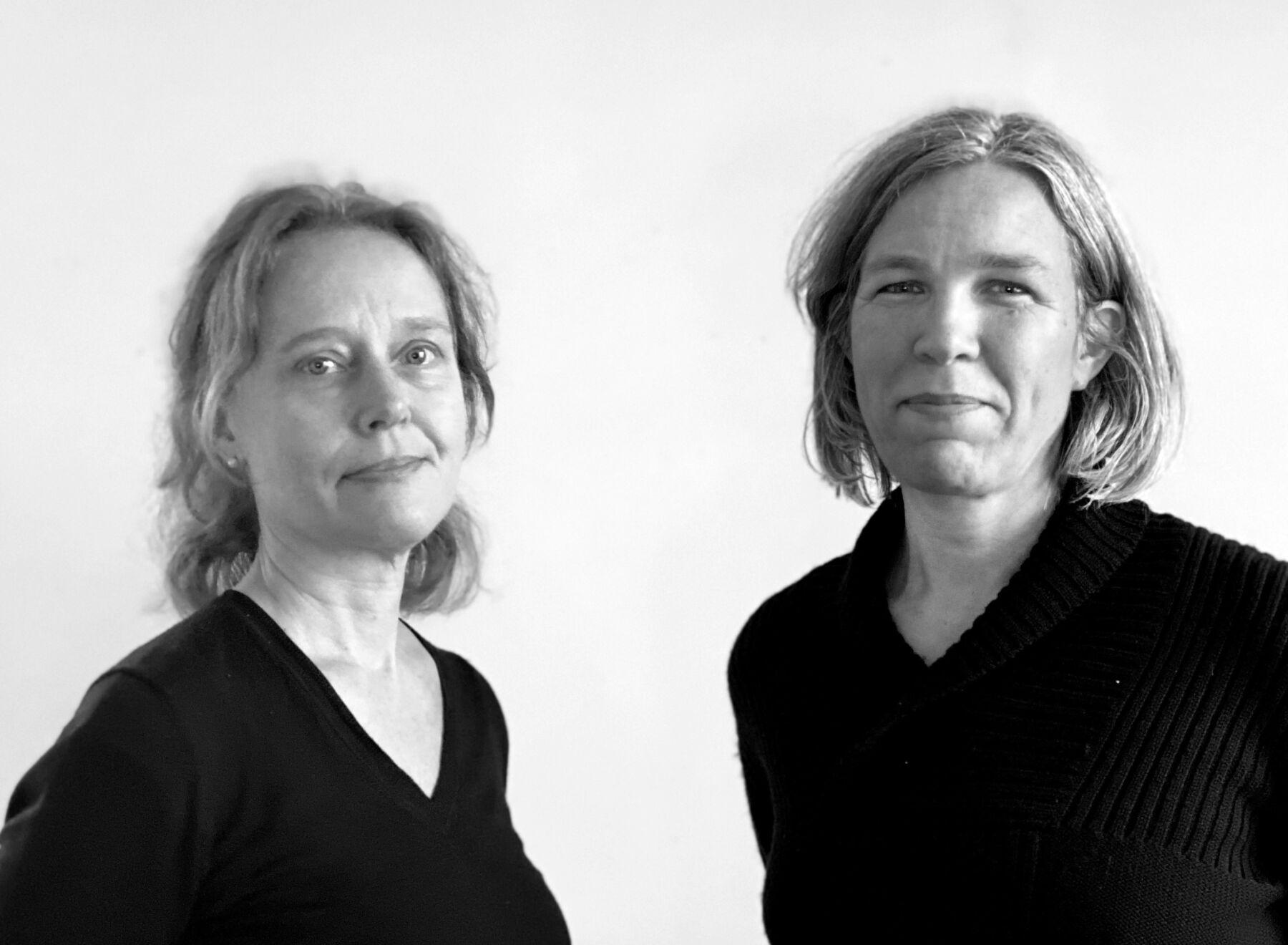 Portrett av kunstnerne Anna Carin Hedberg og Ebba Moi. Foto
