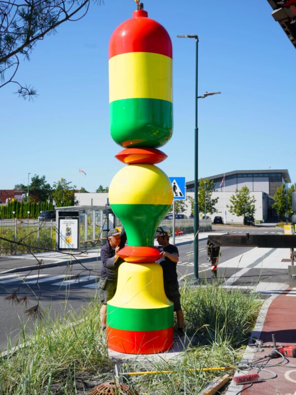 Bein av Sayed Sattar Hasan under montering