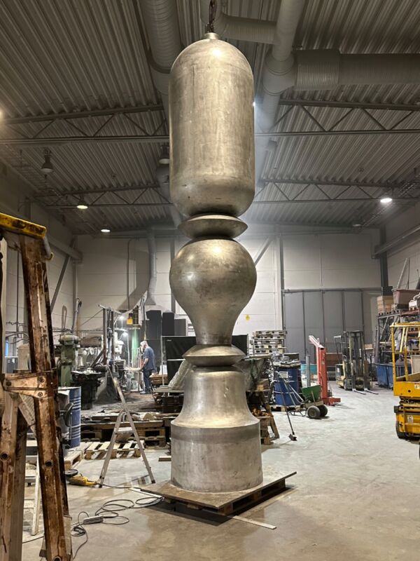 Bein av Sayed Sattar Hasan på verkstedet