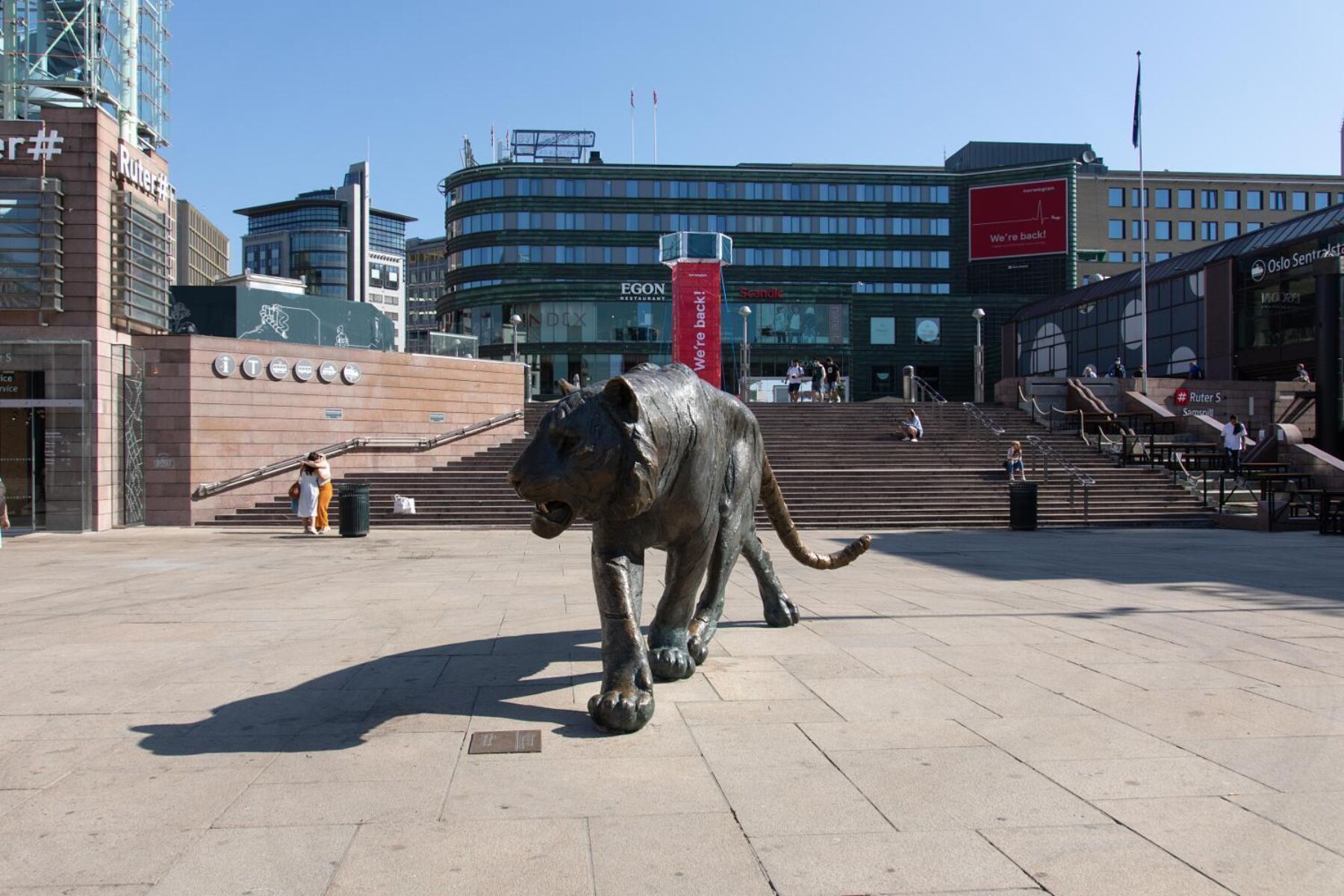 Skulptur av tiger. Fotografi.