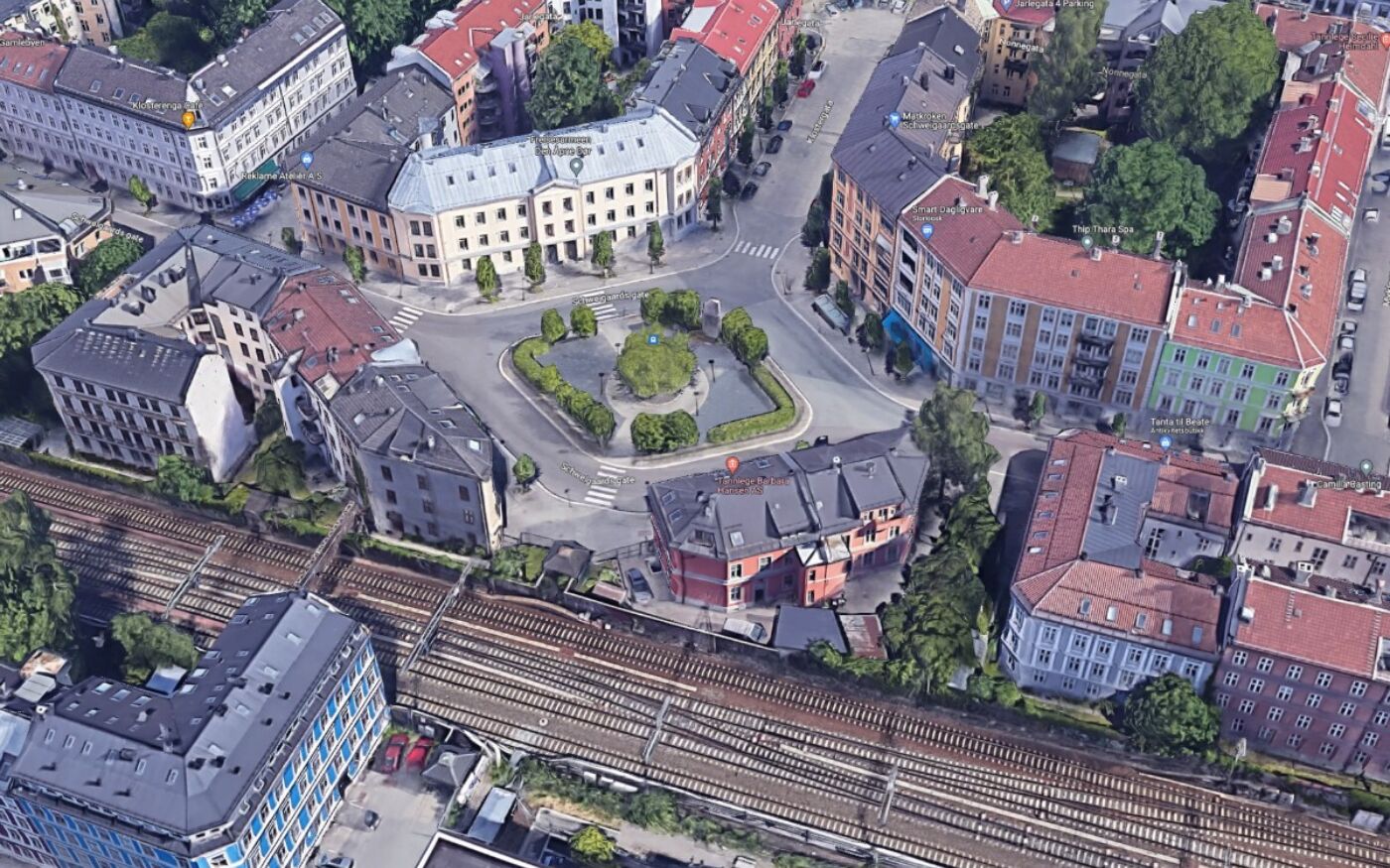 dronebilde av utsnitt gamlebyen med Harald Haardraades plass i sentrum av bildet