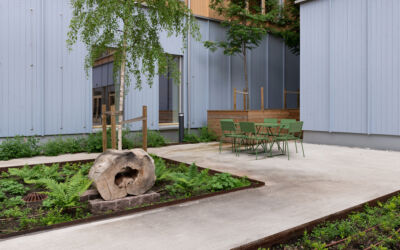 Skulptur av Siv Bugge Vatne i Furuset hageby