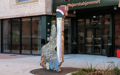 Foto av Ida Ekblads skulptur GAMER utenfor Majorstuhjemmet.