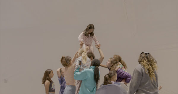 Flere barn turner. Foto.