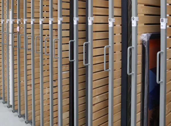 Foto fra Oslo kommunes kunstsamlings magasin på Gamle Munch