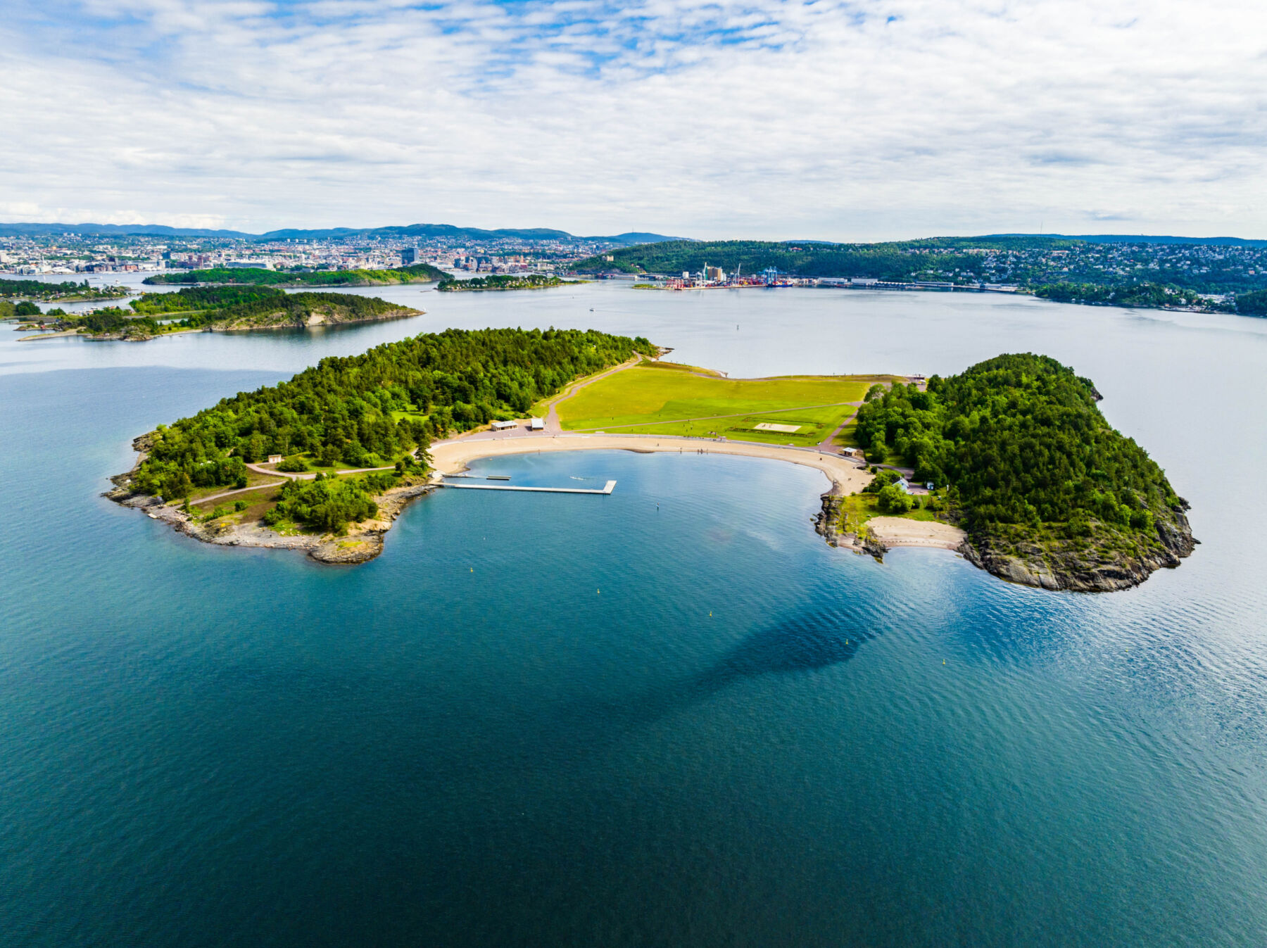 Langøyene flyfoto av øy i fjorden