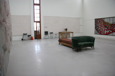 Foto av et stort atelier i Oslo rådhus.