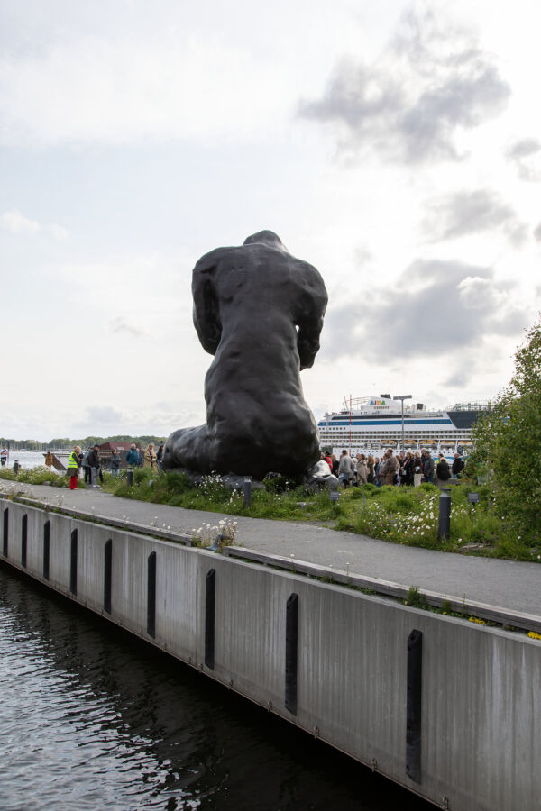 Foto av Moren av Tracey Emin i Bjørvika, fra Kunst- og naturvandring.