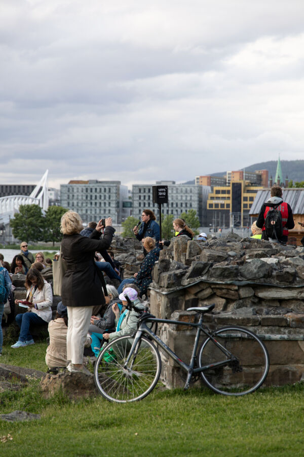 Foto fra Kunst- og naturvandring i Bjørvika, ved Middelalderparken