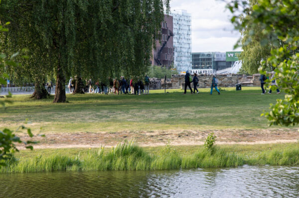 Foto av Middelalderparken, fra Kunst- og naturvandring i Bjørvika
