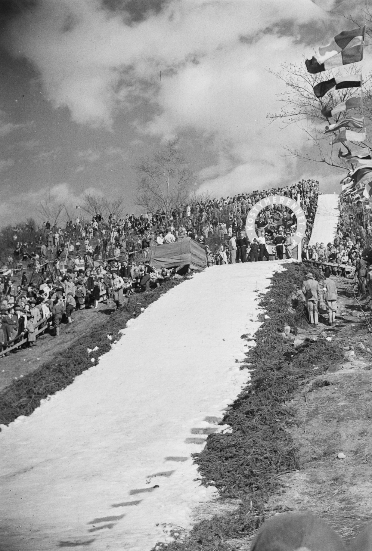 Foto fra kostymerenn på Ola Narr i 1949 fotografert av Jac Brun