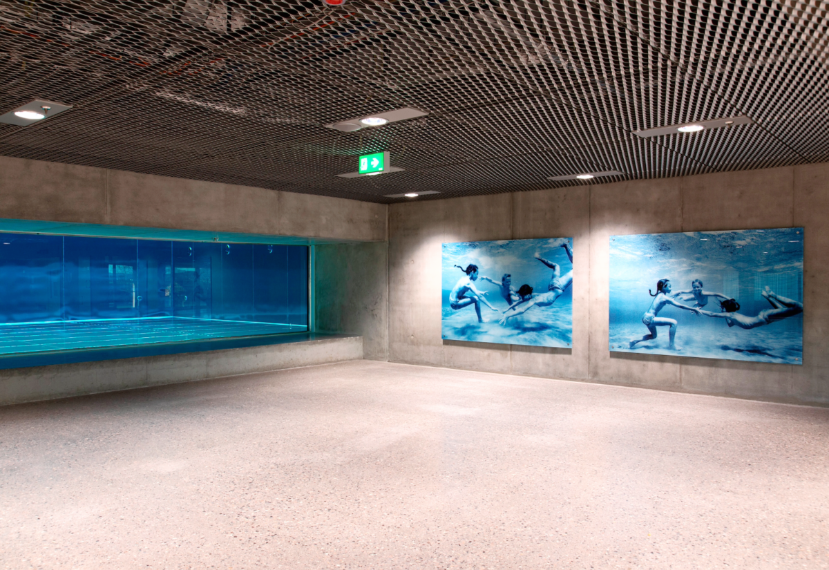 Foto av Heidi Wexelsen Goksøyr, Under overflaten (2010) på Tøyenbadet