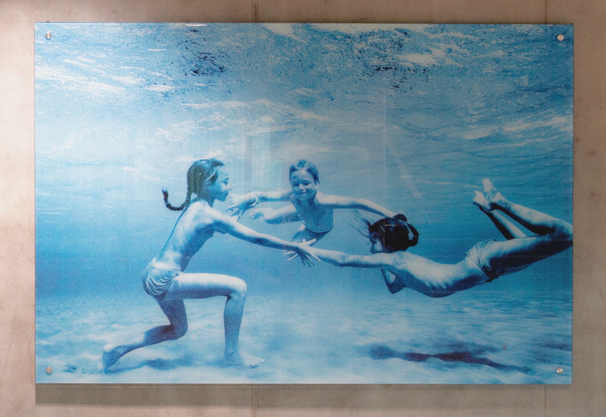 Foto av Heidi Wexelsen Goksøyr, Under overflaten (2010) på Tøyenbadet