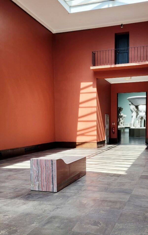 Skulpturen "seng" av AK Dolven på Vigelandsmuseet