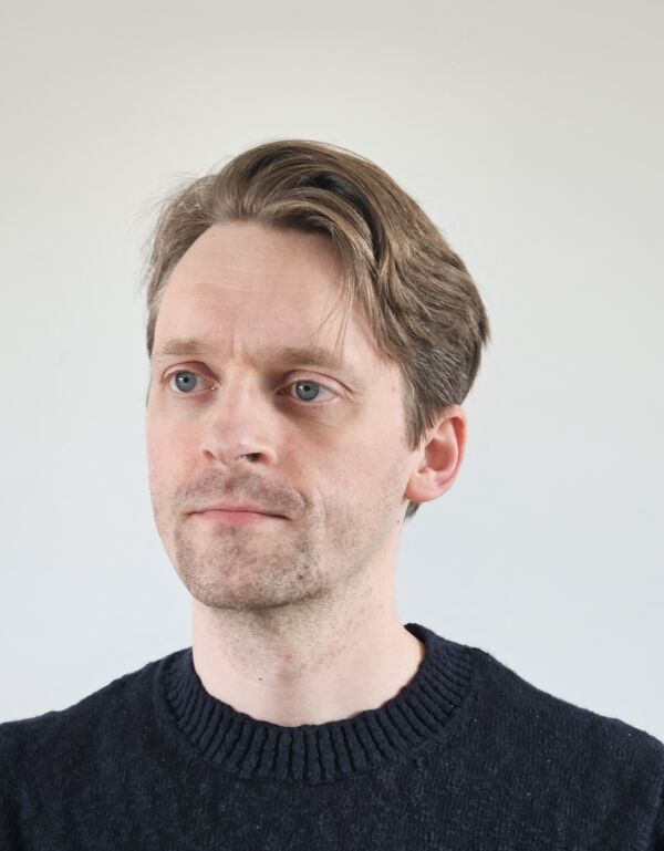 Portrettfoto av kunstner Eirik Senje.