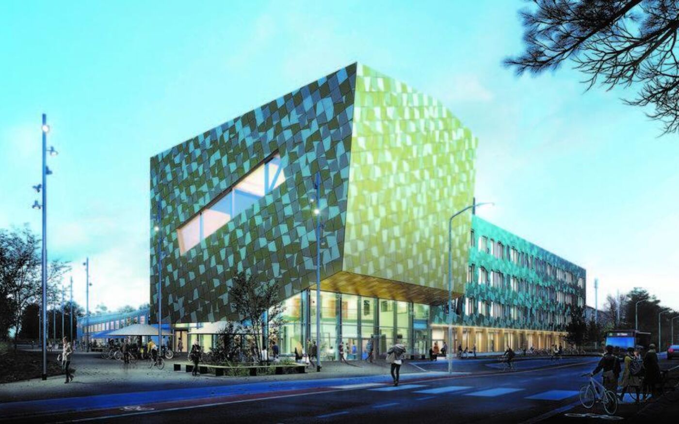 Stort firkantet bygg med avlangt sidebygning, i grønt og blått. Illustrasjon.